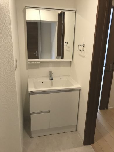 3面鏡洗面台シャワー水栓　新規交換(内装)