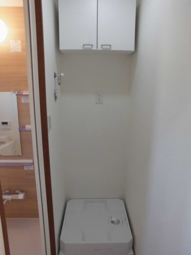 洗濯機置き場上部吊戸棚（収納）新規取付