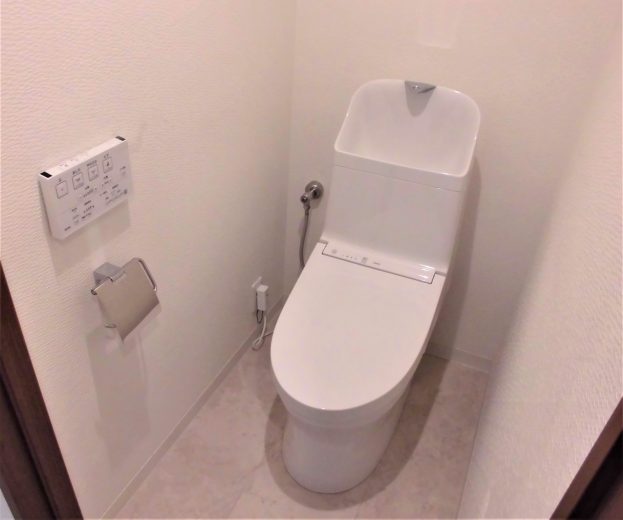 トイレ（温水洗浄便座付き）新規交換
