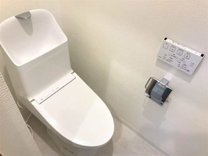 温水洗浄付きのトイレに新規交換♪(内装)
