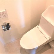 温水洗浄付きトイレに新規交換♪(内装)